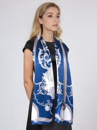 Foulard en soie fleuri bleu nuit blanc, 55 x 175 cm